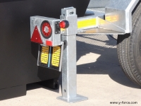 Y-FORCE Skip Trailer 130 - Landing Legs.JPG